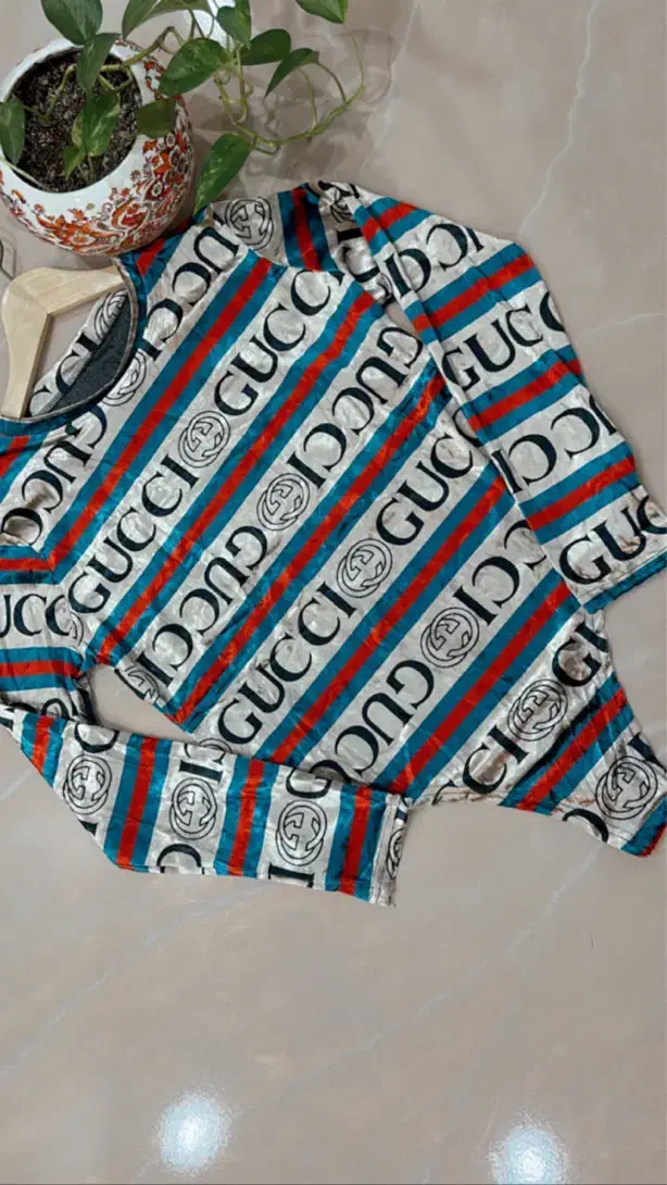 لباس نو|لباس|شیراز, معالی‌آباد|دیوار