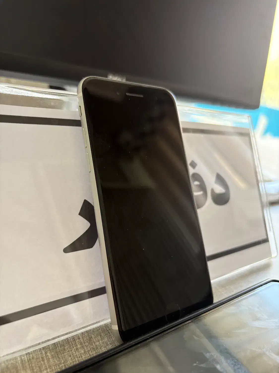 ایفون se(2020)/LLA|موبایل|تهران, بلوار کشاورز|دیوار