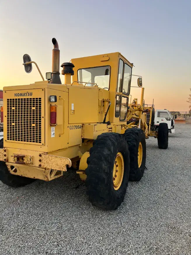 گریدر و غلطک های راه سازی|خودرو سنگین|تهران, آذری|دیوار