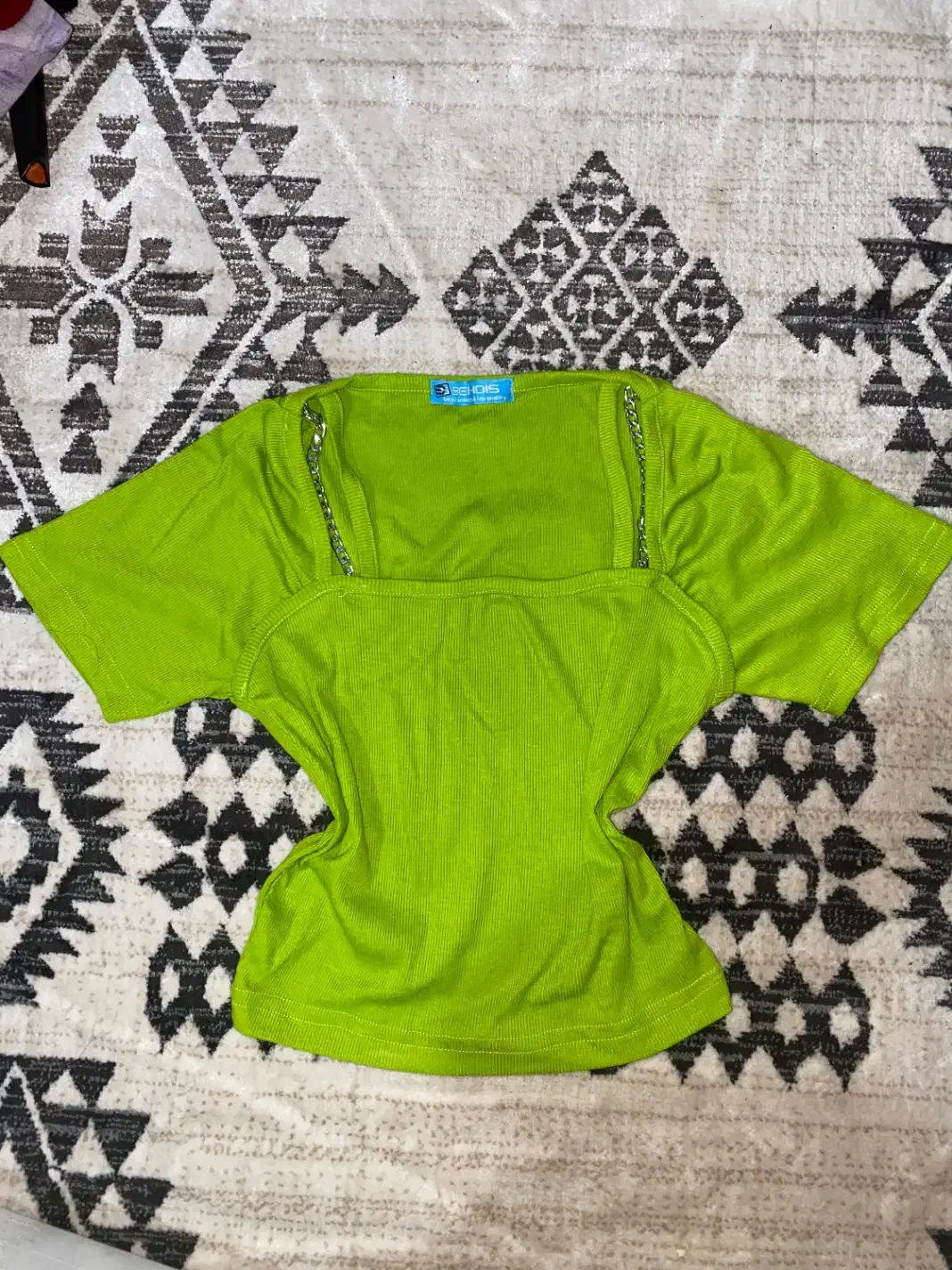 کراپ تاپ|لباس|شیراز, شاه قلی بیگی|دیوار