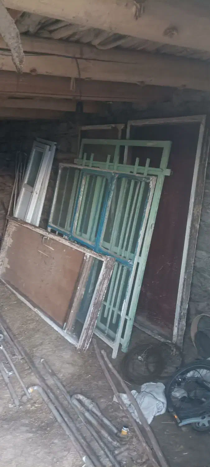 فروش در و پنجره در حد نو|مصالح و تجهیزات ساختمان|سروآباد, |دیوار