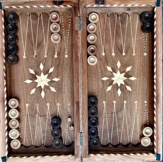 تخته نرد گردو|کلکسیون اشیاء عتیقه|اردبیل, |دیوار