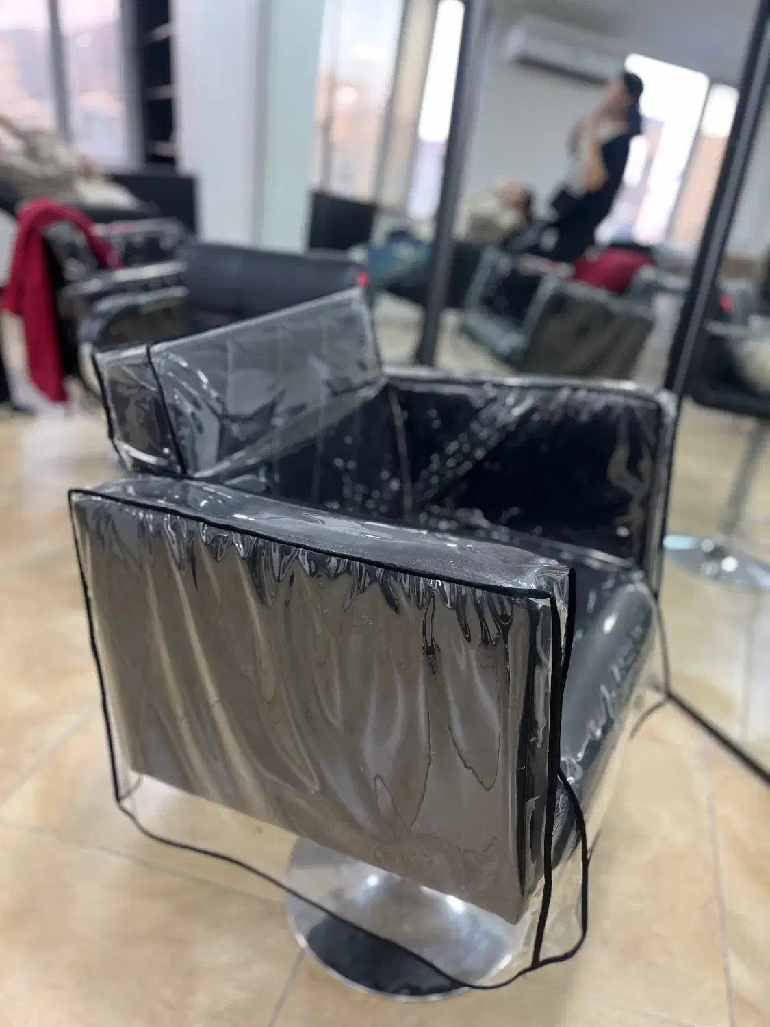 صندلی کوتاهی|آرایشگاه و سالنهای زیبایی|اراک, |دیوار