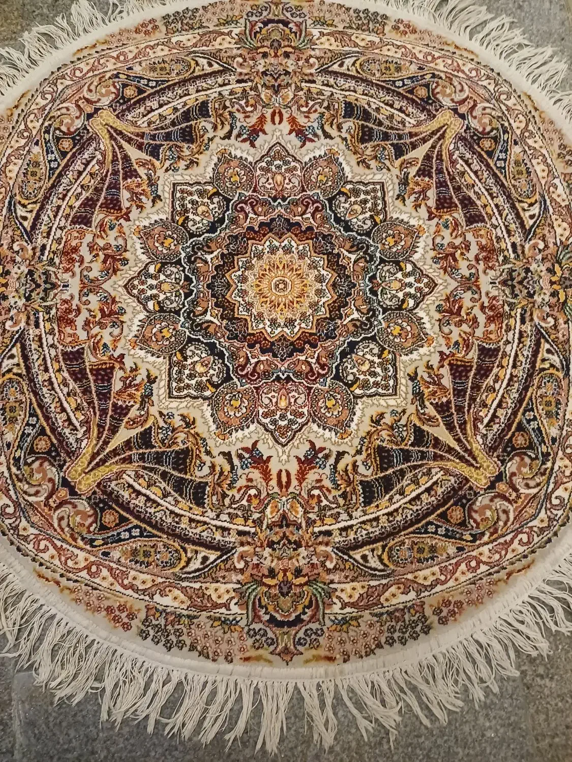 فرش گرد یک در یک دوتا|فرش|گرگان, |دیوار