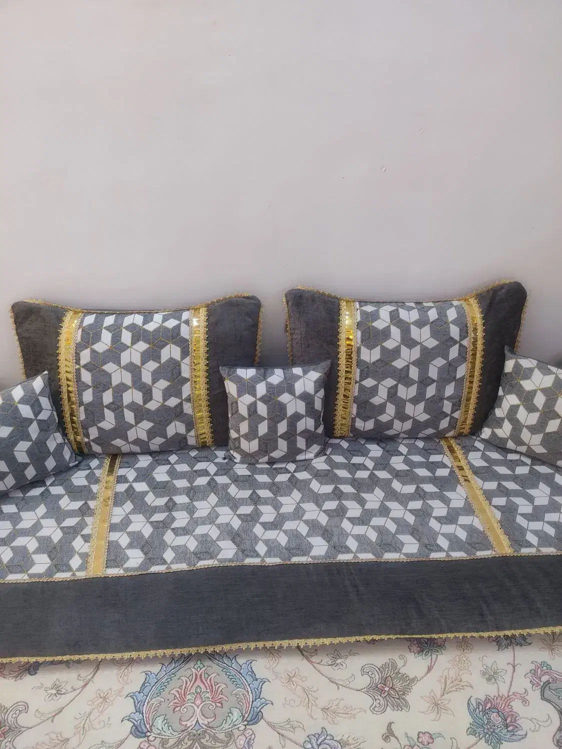 پشتی شاه نشین|پشتی|مشهد, موعود|دیوار