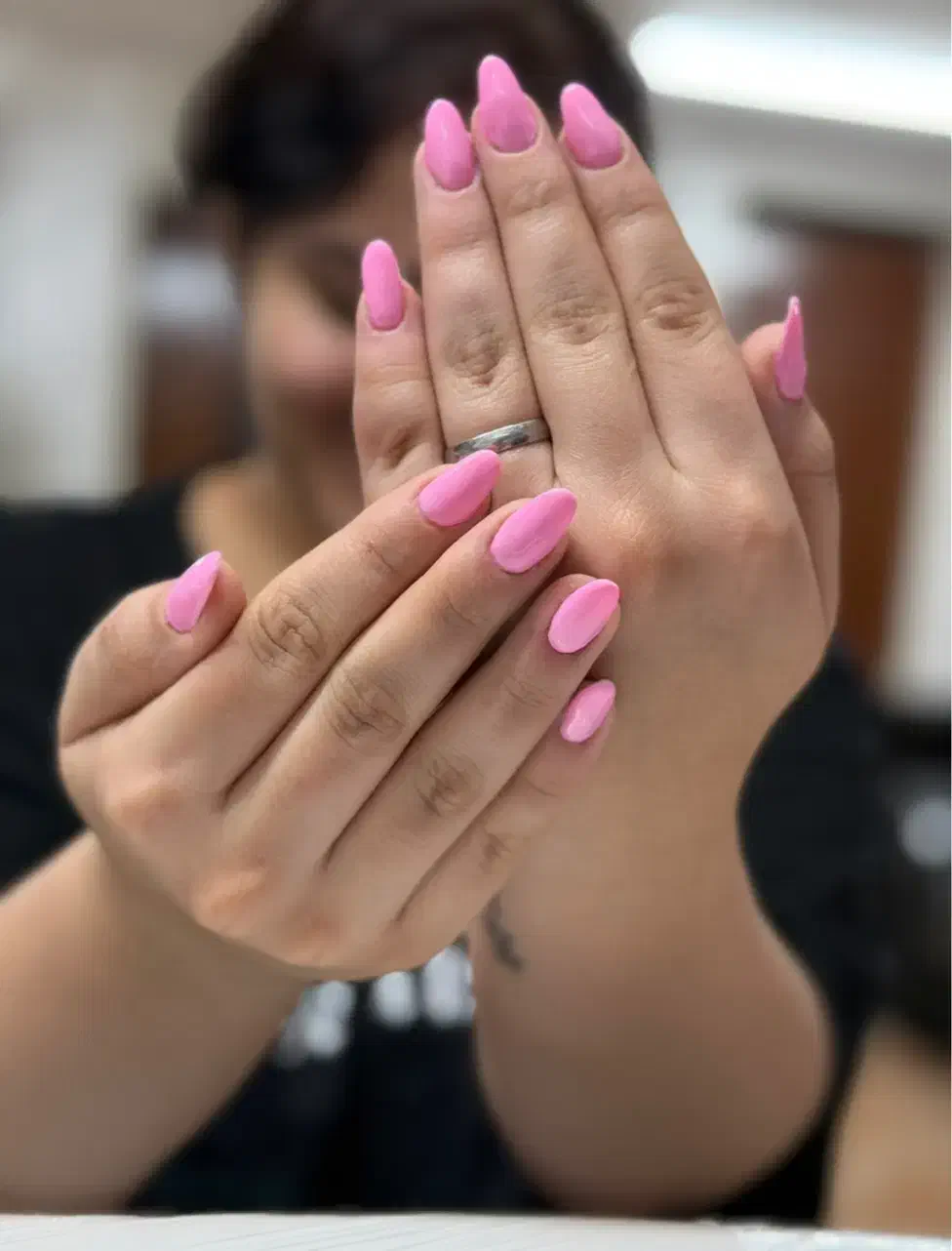 کاشت وترمیم ناخن (پدیکور ومانیکور)|خدمات آرایشگری و زیبایی|ری, دیلمان|دیوار