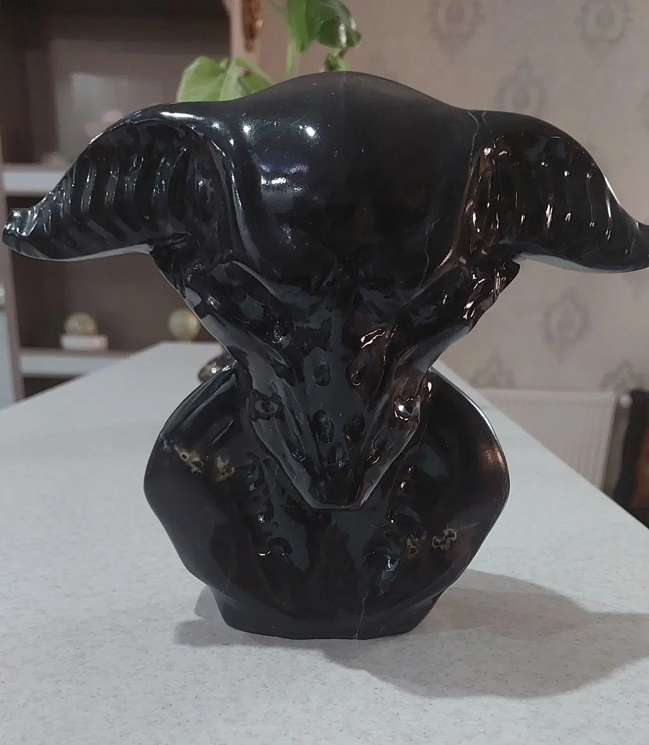 مجسمه سنگی|کلکسیون اشیاء عتیقه|باقرشهر, |دیوار