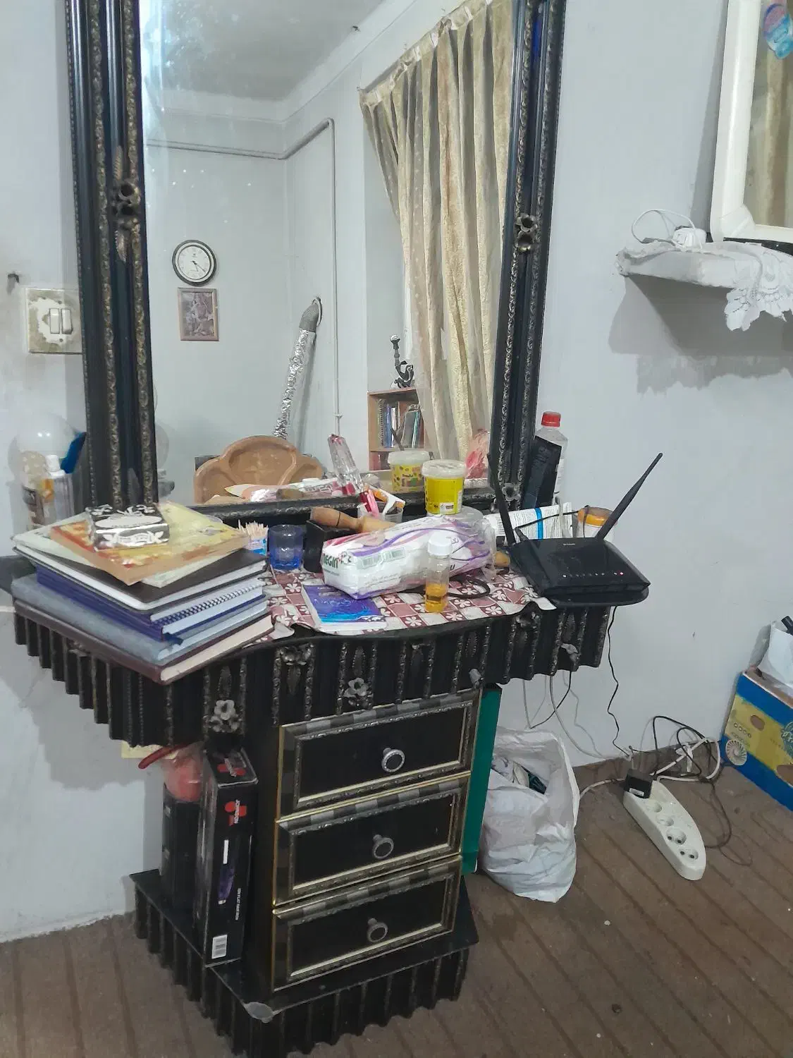 میز کنسول آیینه ای طلایی|بوفه، ویترین، کنسول|گرگان, |دیوار