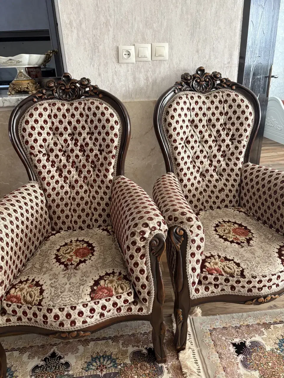 مبل ۹ نفره  چوب گردو|مبلمان خانگی و میز عسلی|سبزوار, امیر کبیر|دیوار