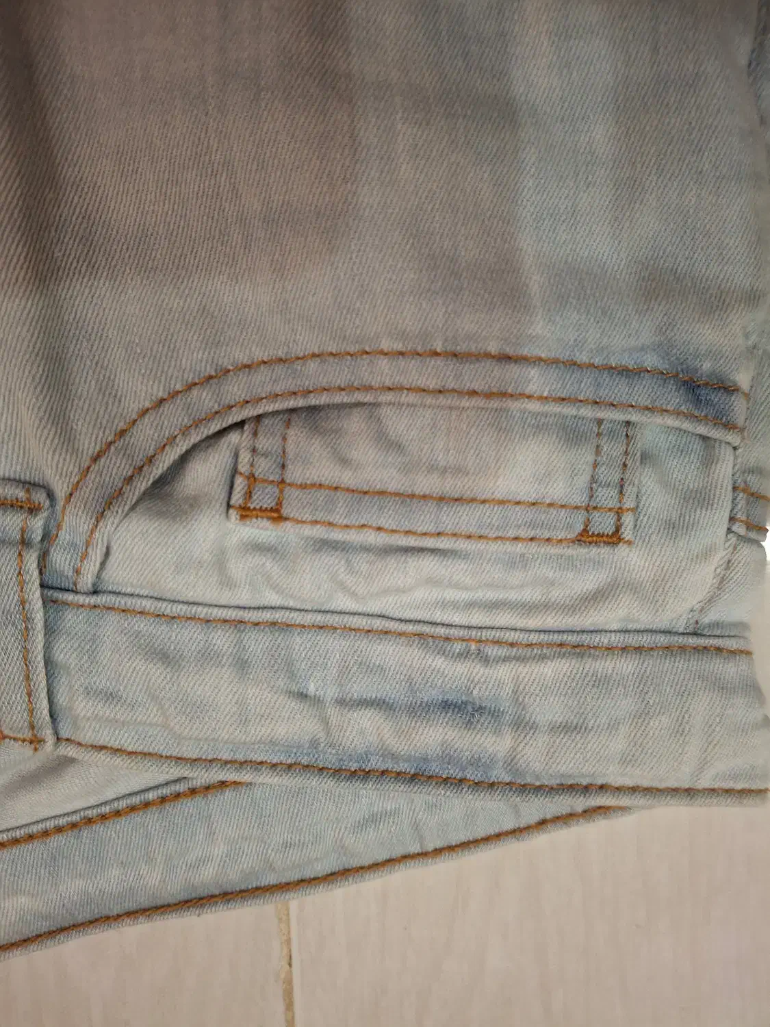 شلوار لی|لباس|لاهیجان, حزین|دیوار