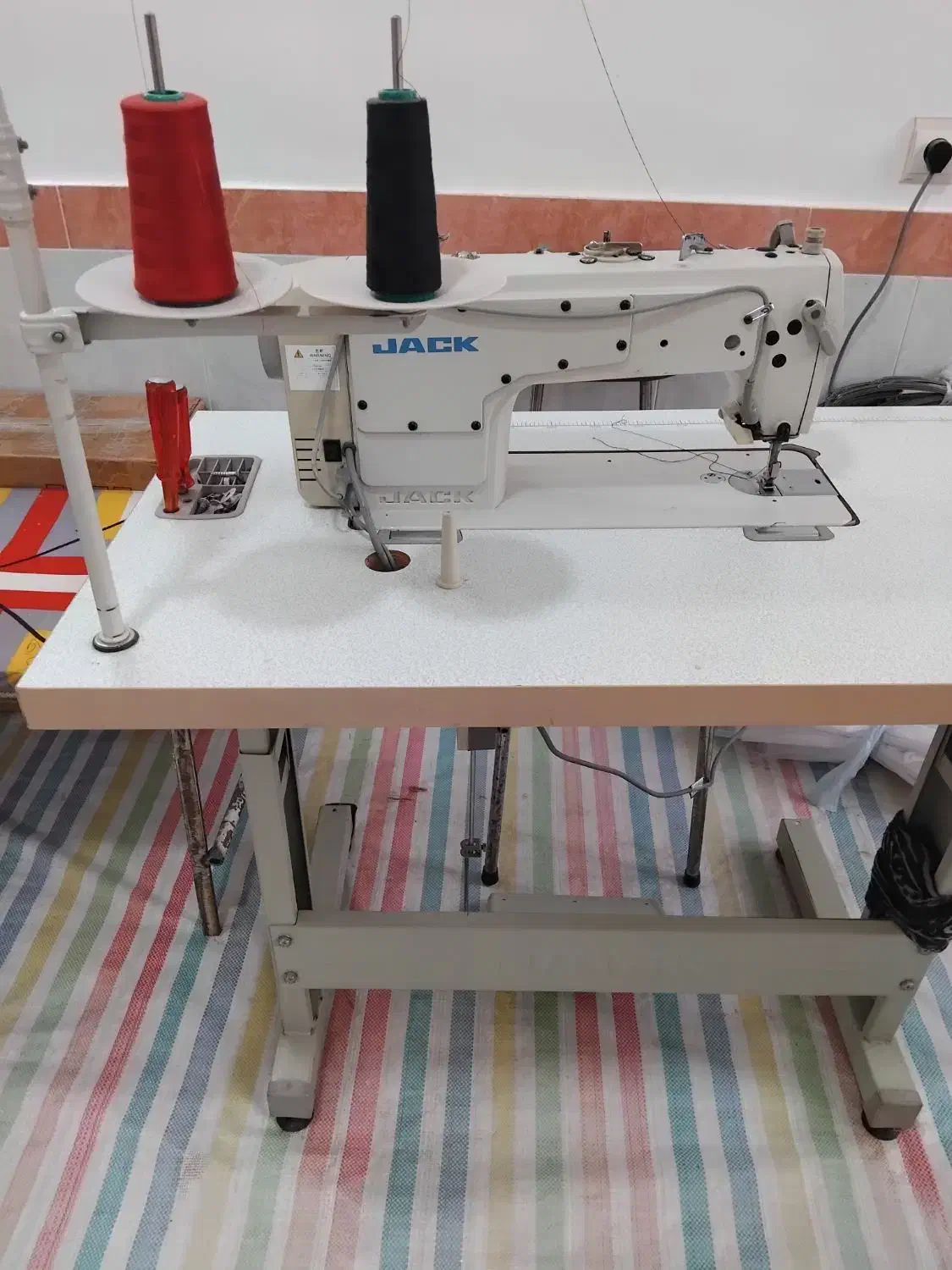 چرخ خیاطی خانگی|چرخ خیاطی و ریسندگی|میانه, |دیوار