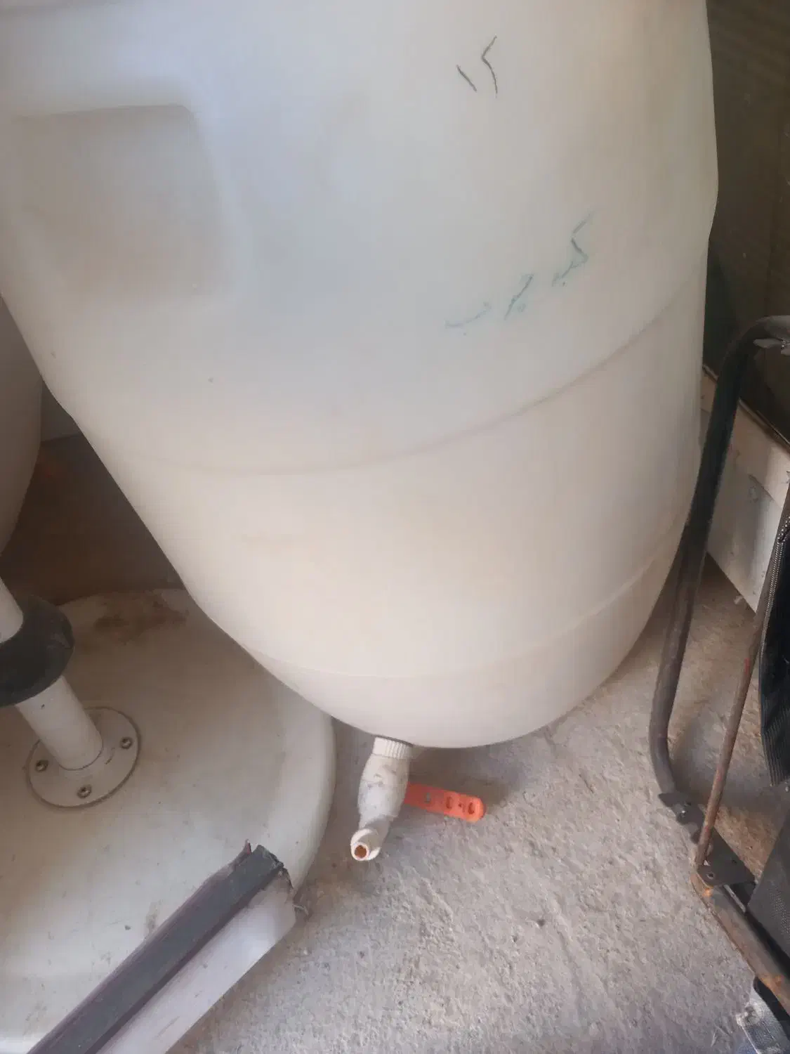 دبه ۸۰ لیتریو۶۰|ظروف نگهدارنده، پلاستیکی، یک‌بارمصرف|شیراز, کرونی(خاتونک)|دیوار