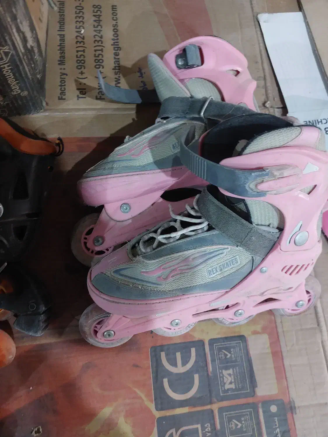 کفش اسکیت|دوچرخه، اسکیت، اسکوتر|اسفراین, |دیوار