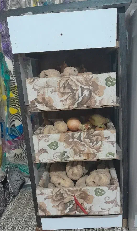 جا سیب زمینی و پیاز|مبلمان خانگی و میز عسلی|دورود, |دیوار