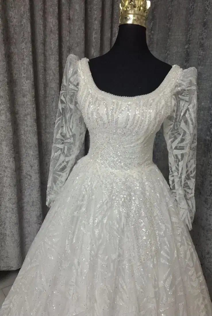 لباس عروس و تاج|لباس|شاهین‌شهر, فدک|دیوار