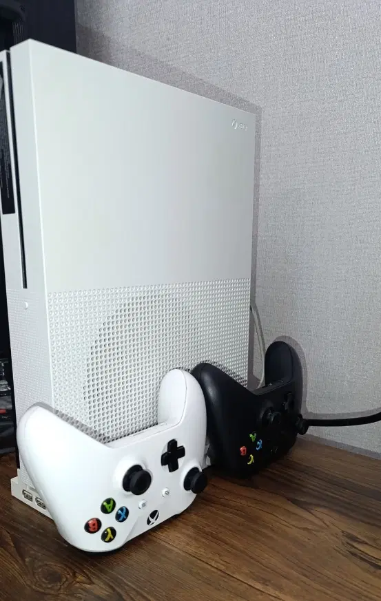 Xbox one s|کنسول، بازی ویدئویی و آنلاین|اندیشه, اندیشه فاز ۱|دیوار