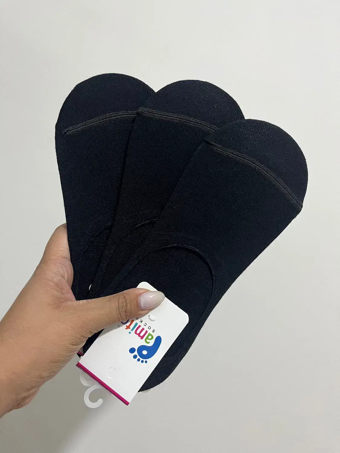 جوراب کالجی|لباس|دماوند, گیلاوند|دیوار