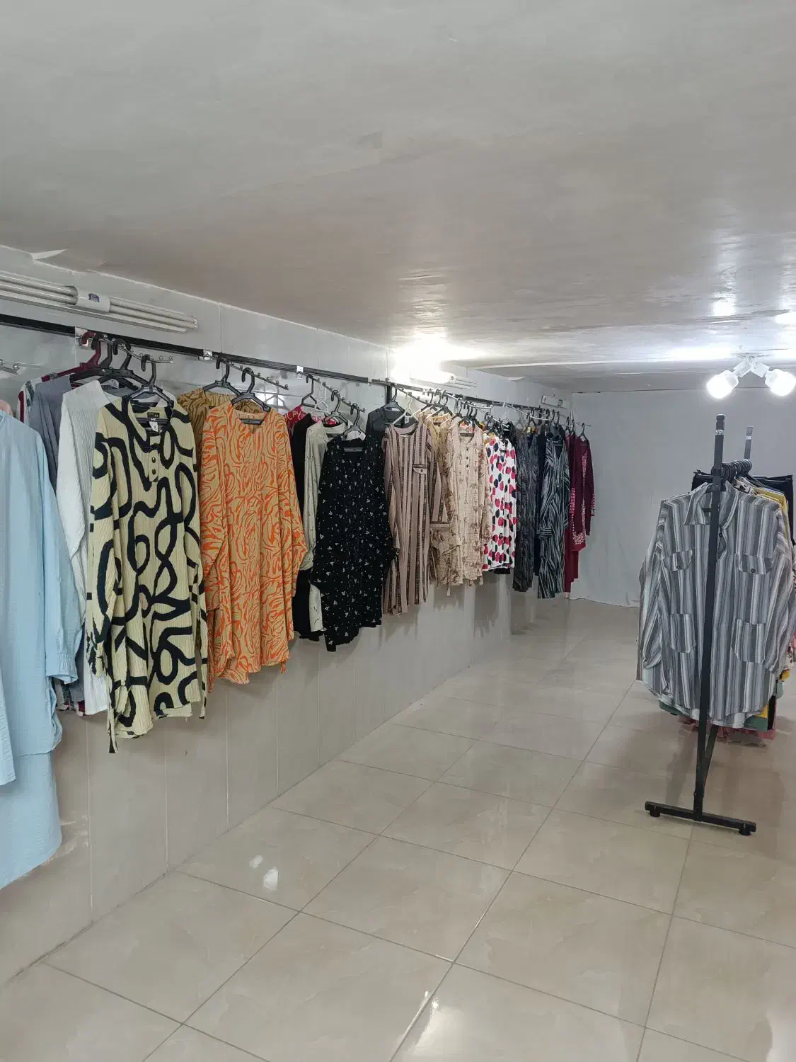 واگذاری پوشاکی|اجارهٔ مغازه و غرفه|آشخانه, |دیوار