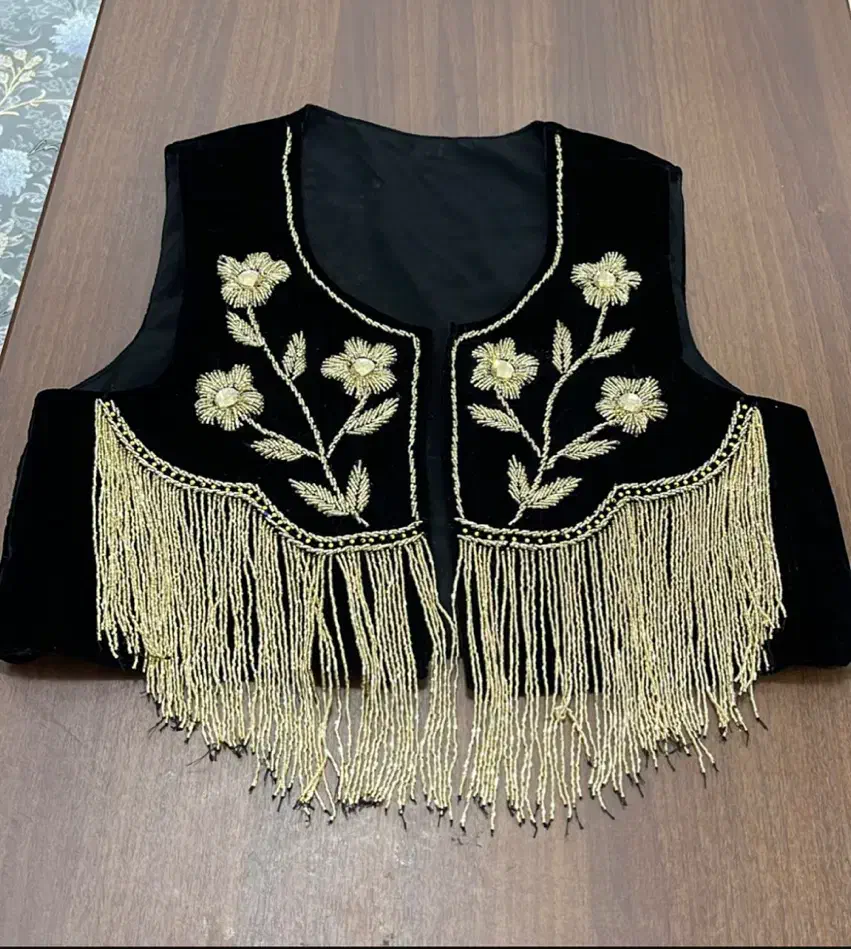 جلیقه کردی سخمه|لباس|فولادشهر, مسکن مهر فولادشهر|دیوار