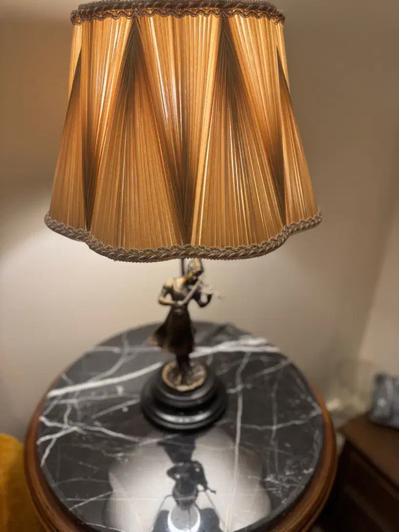 اباژور برنز جفت دختر و پسر نوازنده امضا دار|چراغ خواب و آباژور|تهران, سوهانک|دیوار