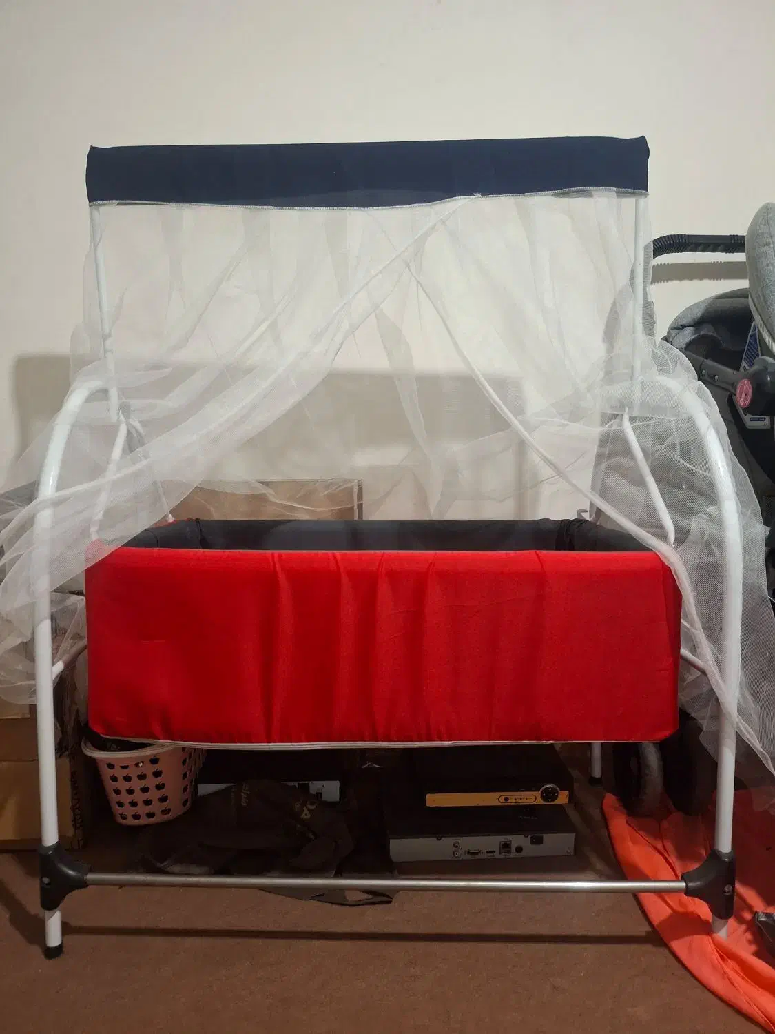 گهواره|تخت و صندلی بچه|کرج, خرمدشت|دیوار