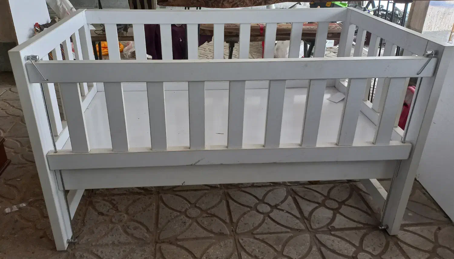 تخت نوزاد|تخت و صندلی بچه|بابل, |دیوار