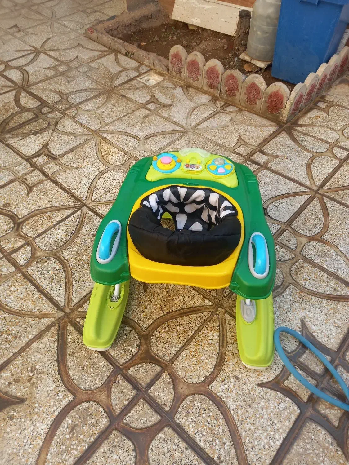 روروک|کالسکه و لوازم جانبی|اقبالیه, |دیوار