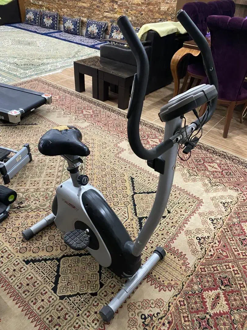 دوچرخه ثابت ، دستگاه خیاطه خانگی|تجهیزات ورزشی|اصفهان, شهریار|دیوار