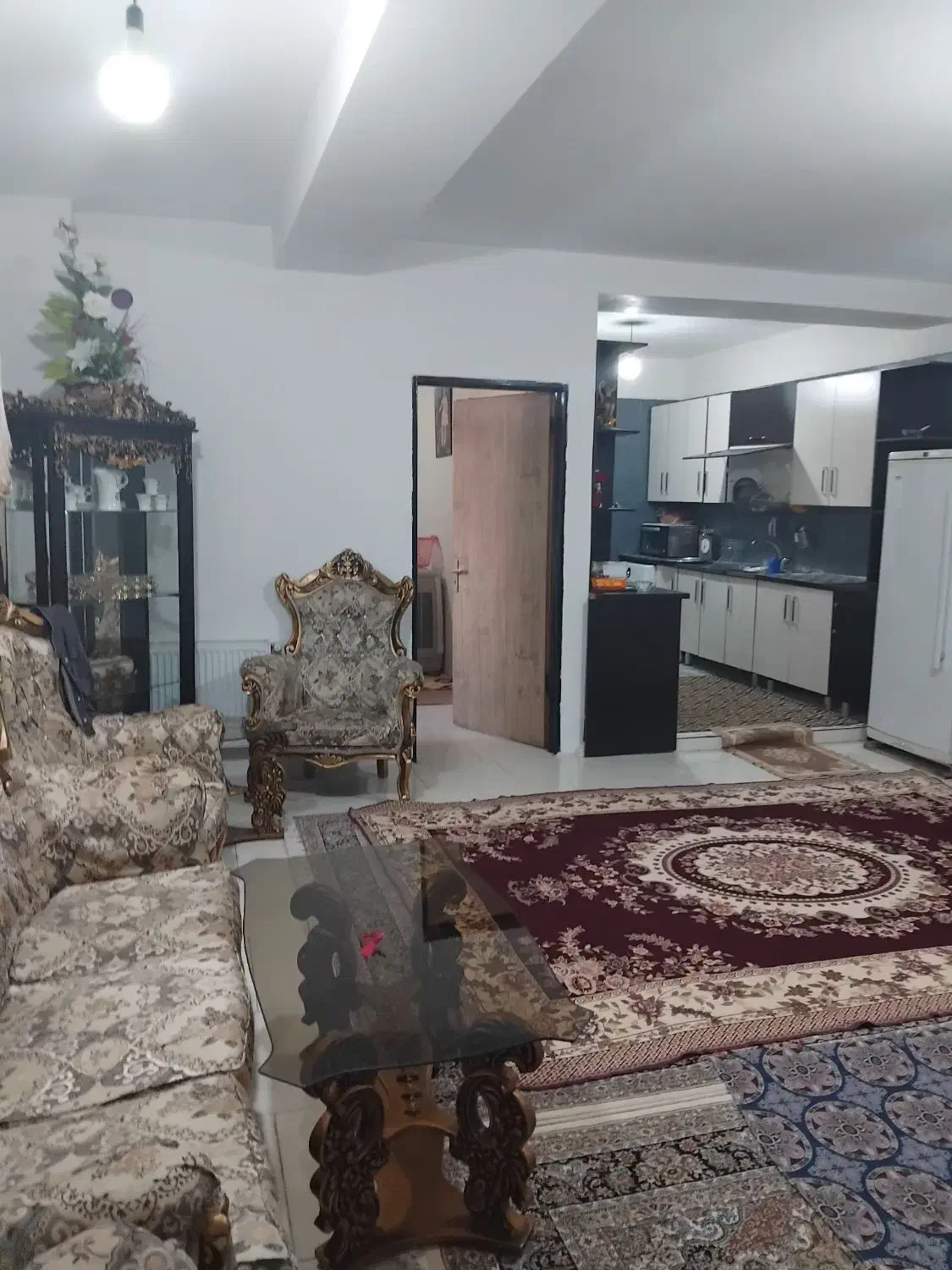 اپارتمان واحد فروشی محمد شهر ولی عصر ۸۲ متر|فروش آپارتمان|محمدشهر, محمدشهر|دیوار