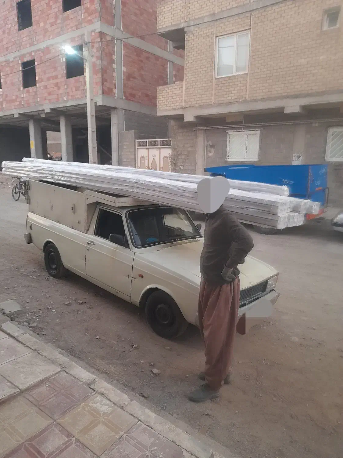 وانت بار کرایه باربری اثاثیه منزل اساس کشی|خدمات حمل و نقل|سقز, |دیوار