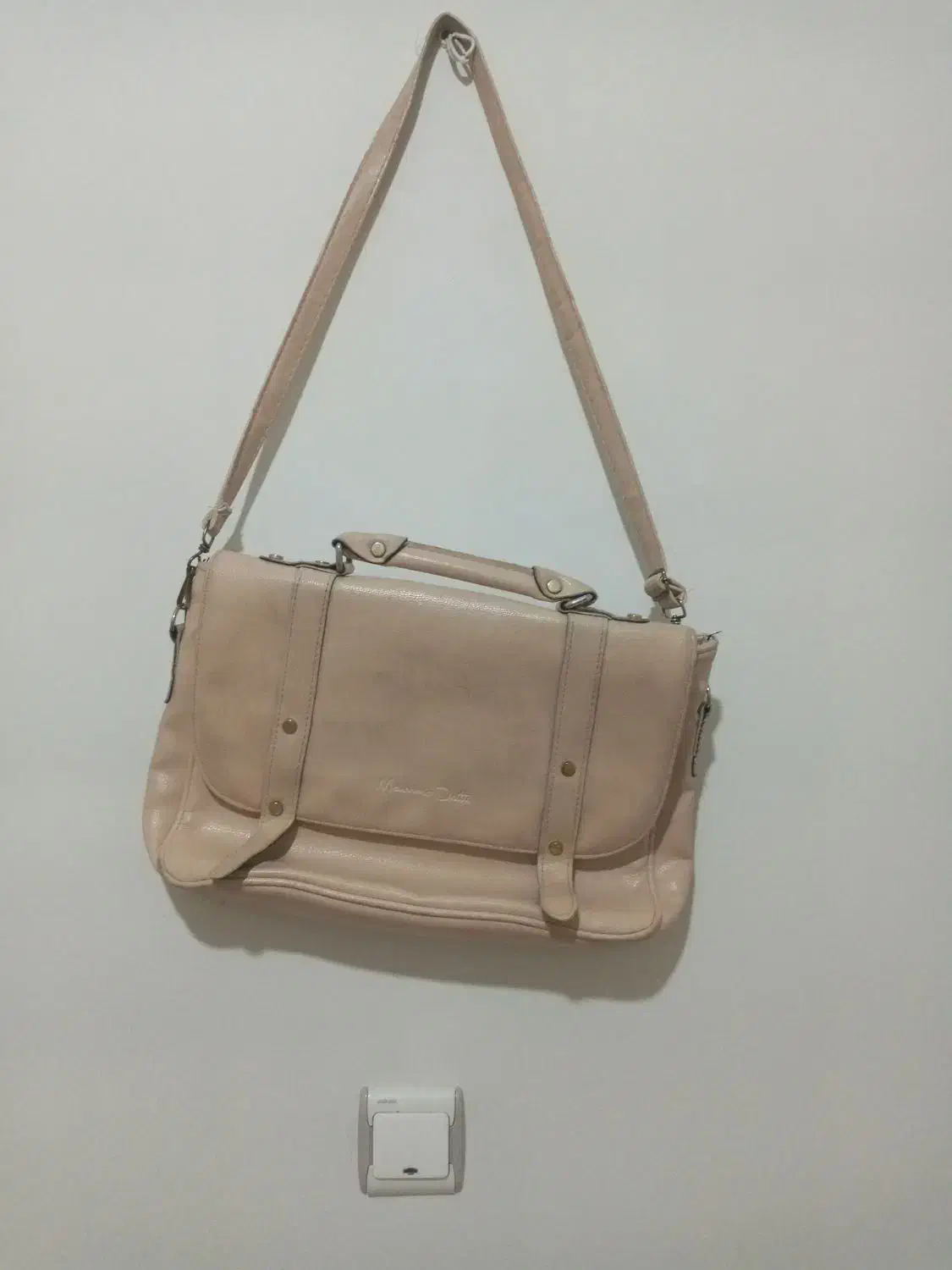 کیف|کیف، کفش، کمربند|دماوند, گیلاوند|دیوار