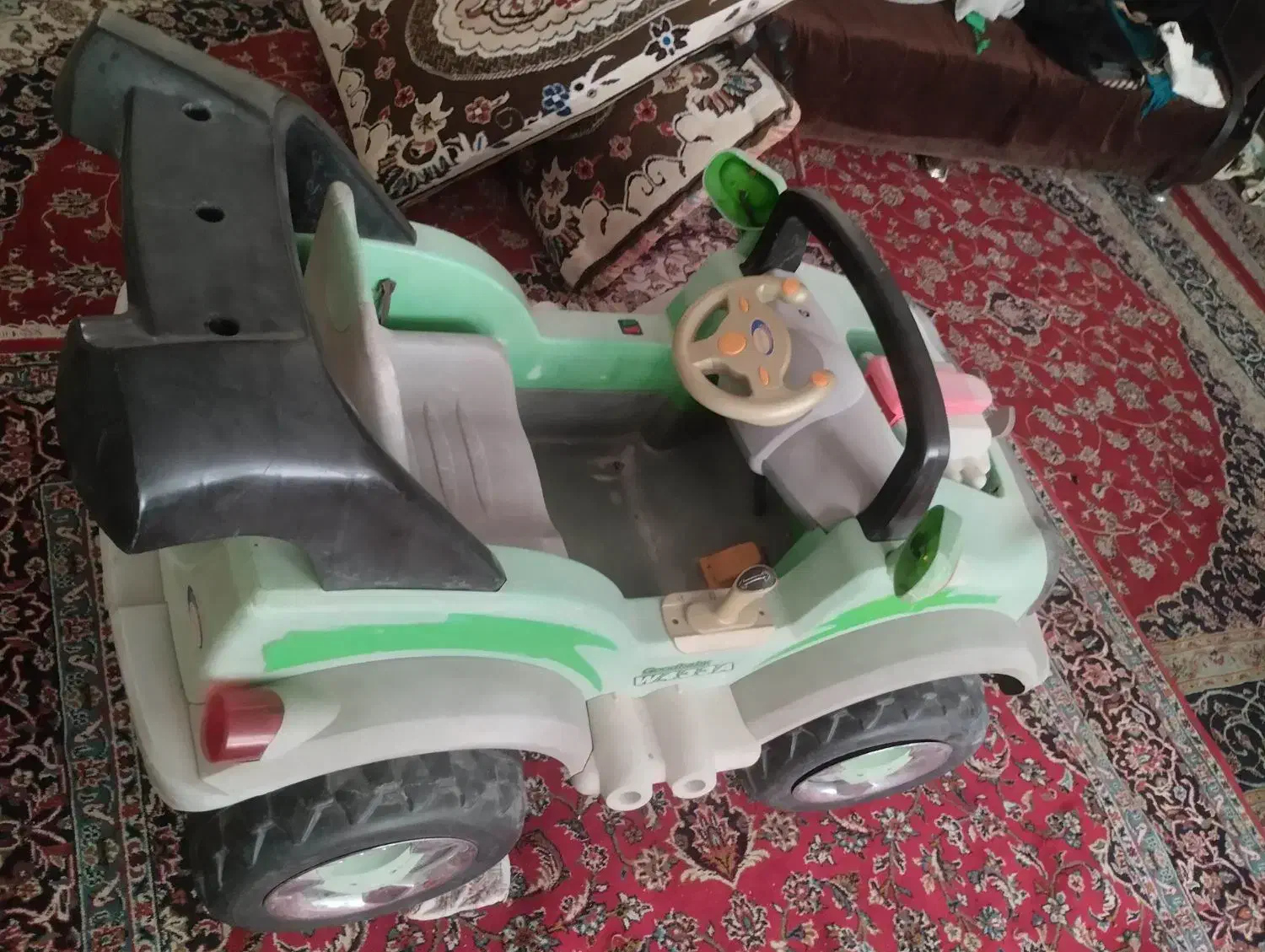 دو عدد ماشین شارژی بزرگ فروش فوری|اسباب‌بازی بچه|مشهد, عبادی|دیوار