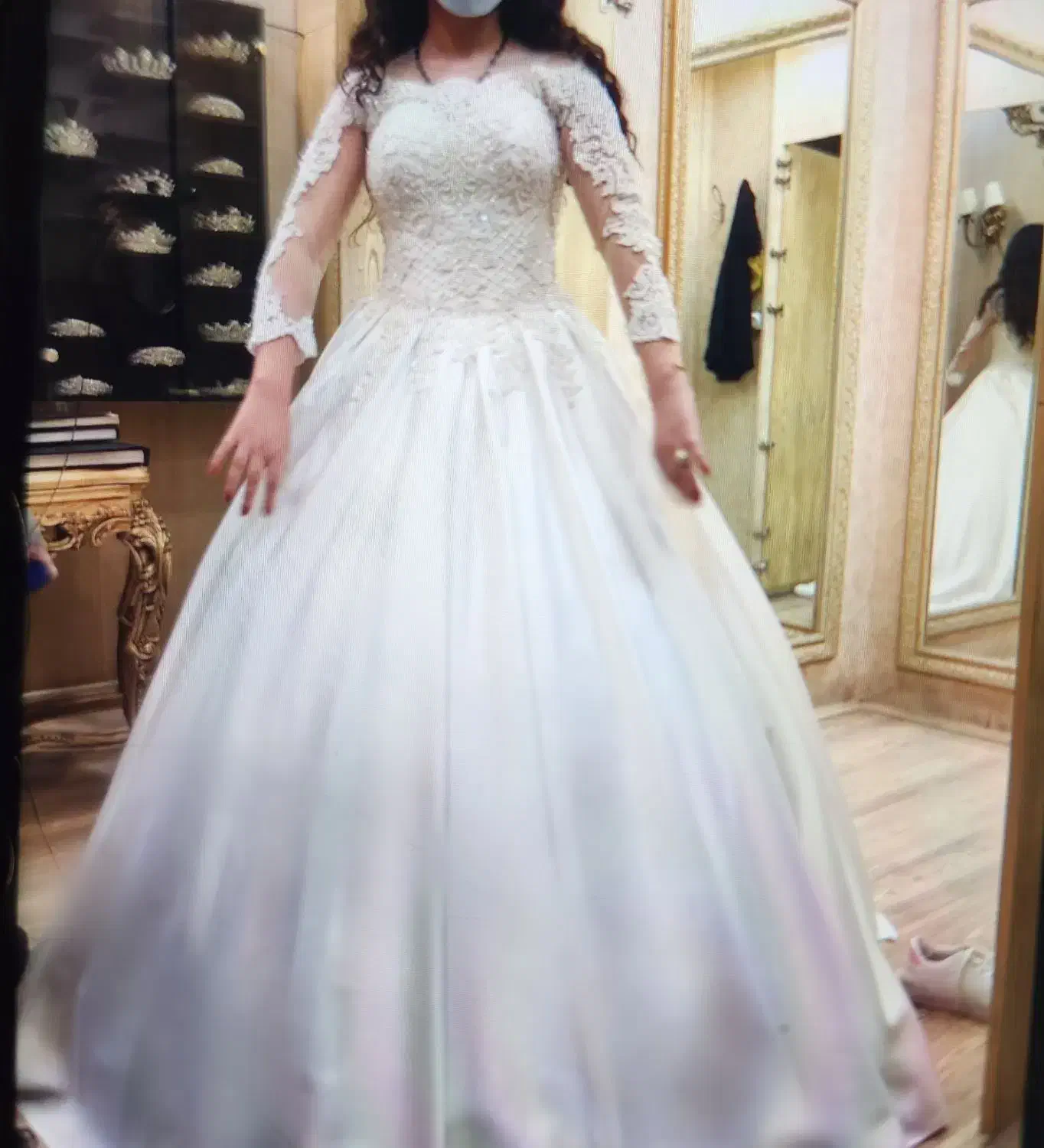 لباس عروس|لباس|لنجان, |دیوار