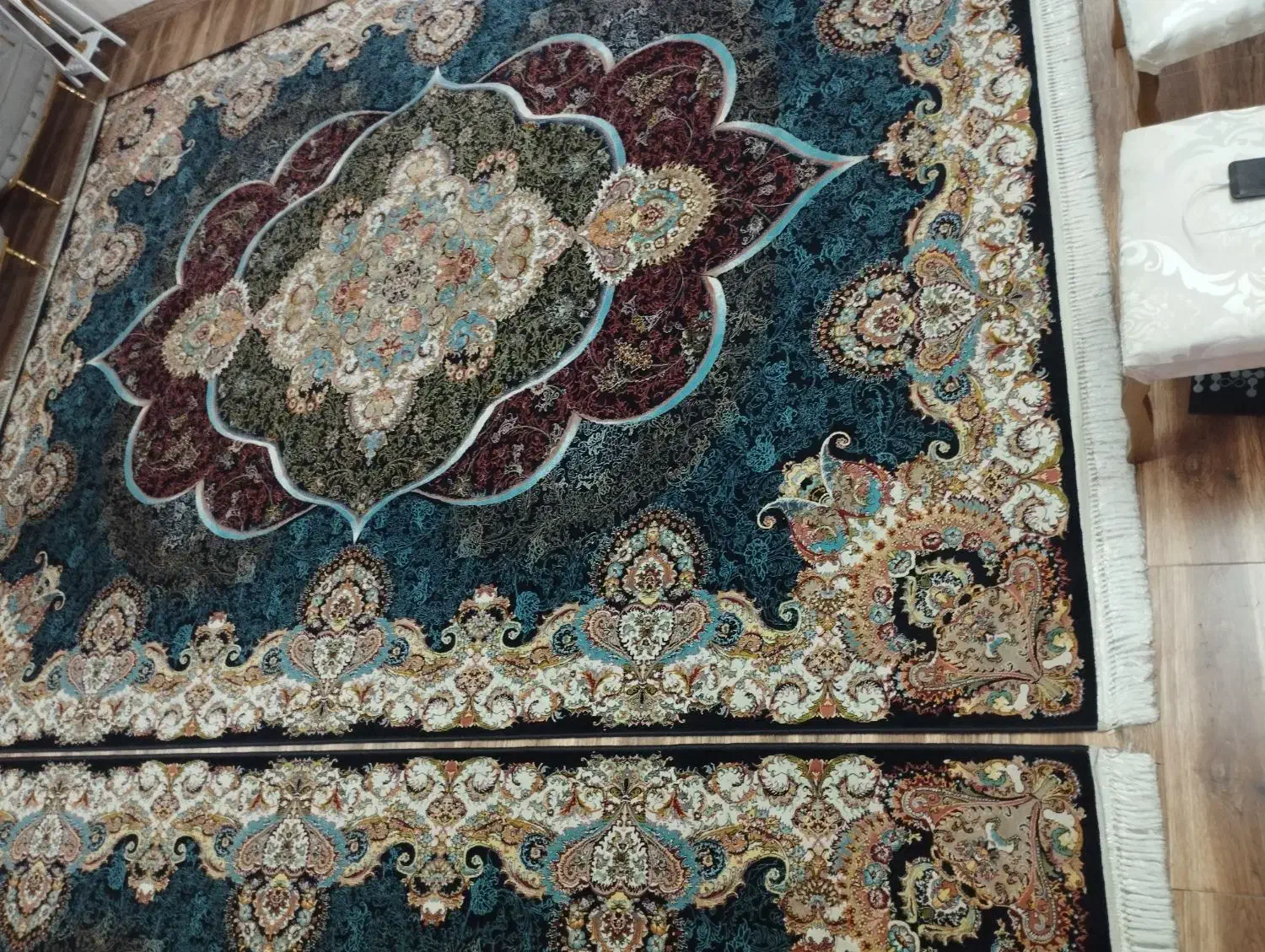 فرش ۷۰۰ شانه دو تا فرش باهم ۲۷ تومن|فرش|قزوین, |دیوار