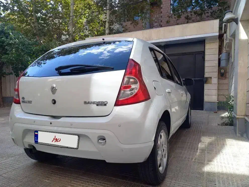 رنو ساندرو اتومات مدل ۹۷ سفید|خودرو سواری و وانت|تهران, آرژانتین|دیوار
