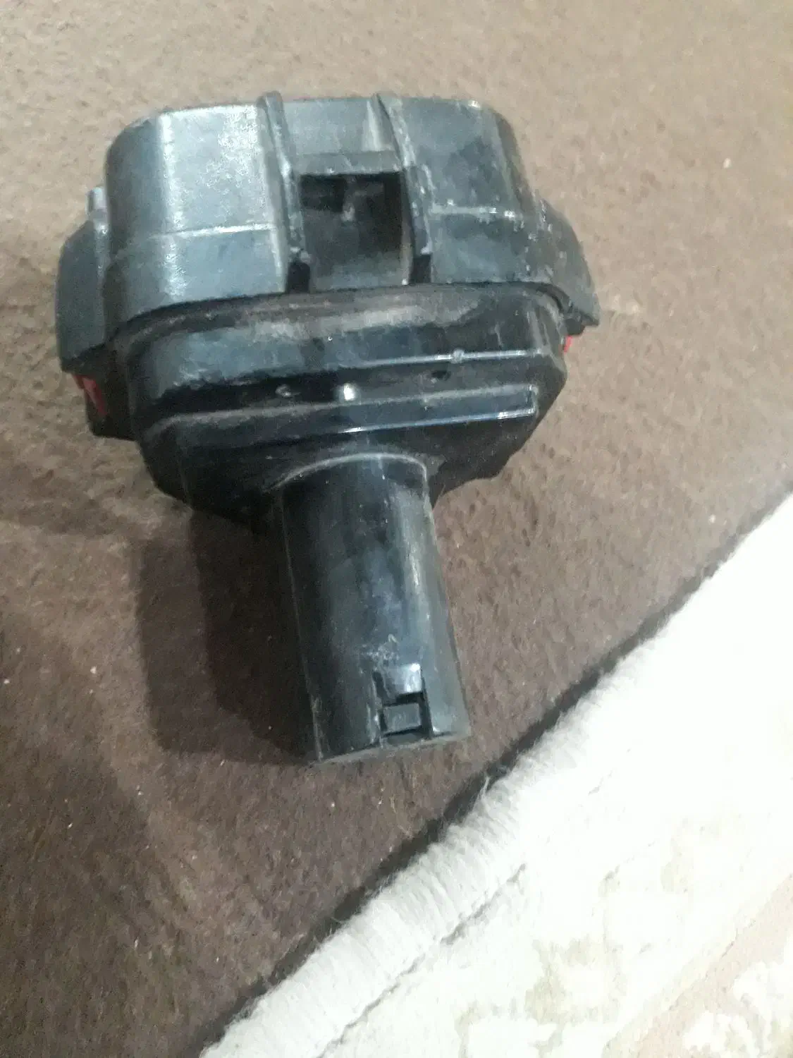 یک عدد دلر|ابزارآلات|فردیس, منظریه|دیوار