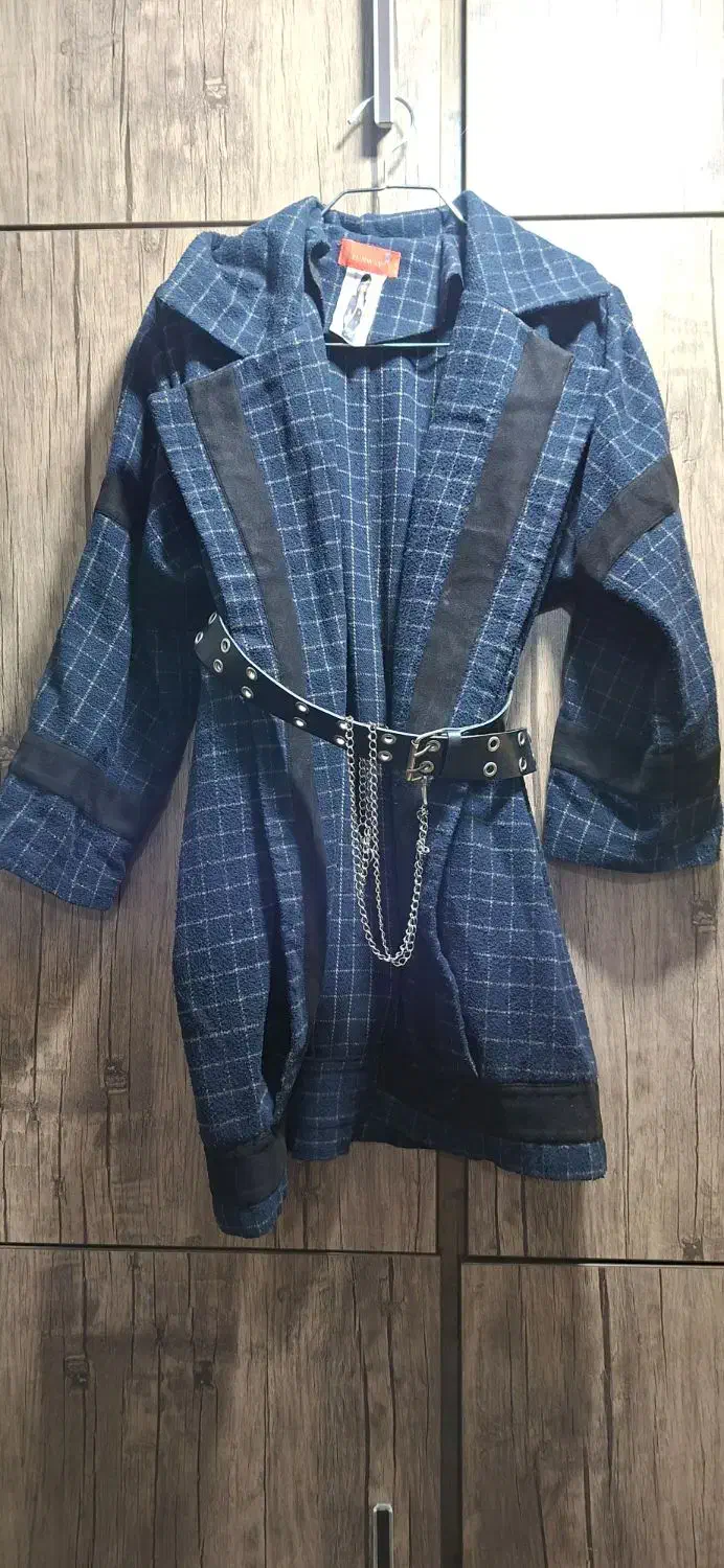 پالتو کتی نمدی|لباس|اهواز, فتح|دیوار