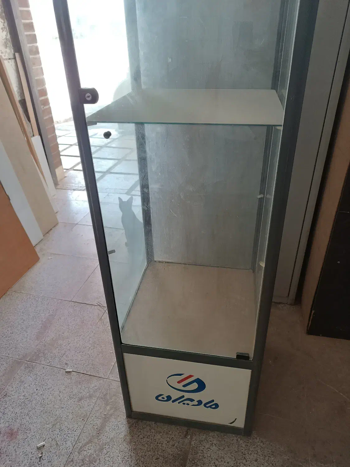 ویترین مغازه چهار طرف شیشه|فروشگاه و مغازه|بندر ماهشهر, |دیوار