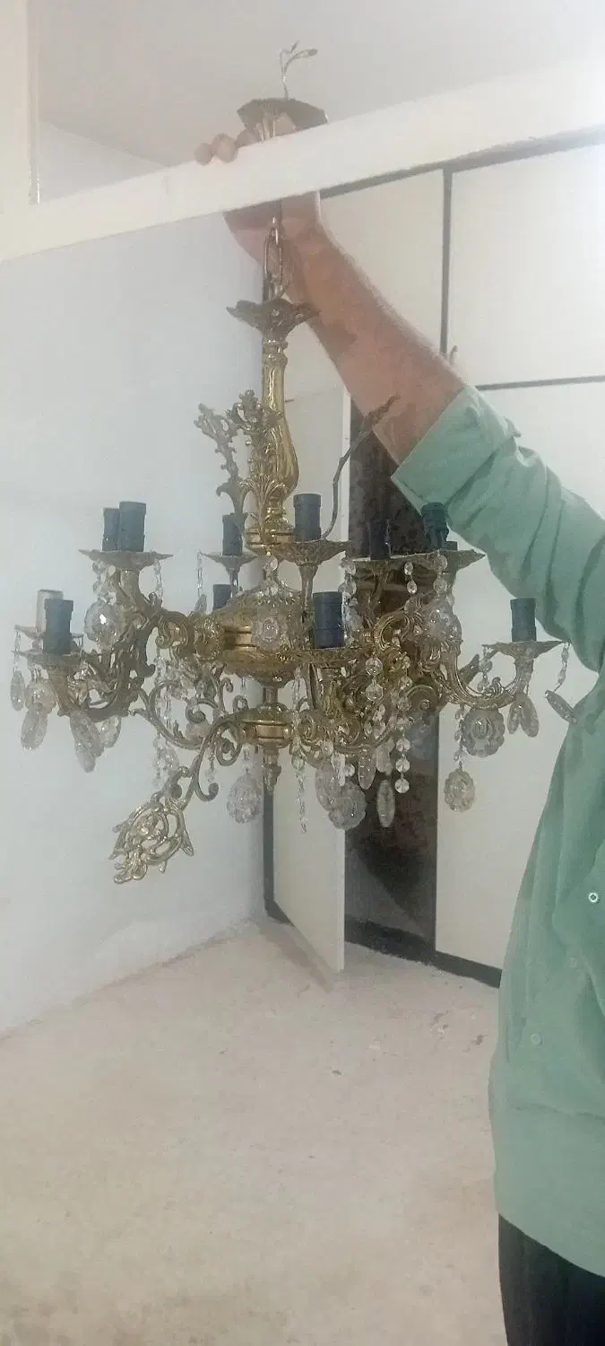 دو عددلوستر ۱۲شاخه برنز|لوستر و چراغ آویز|نسیم‌شهر, |دیوار