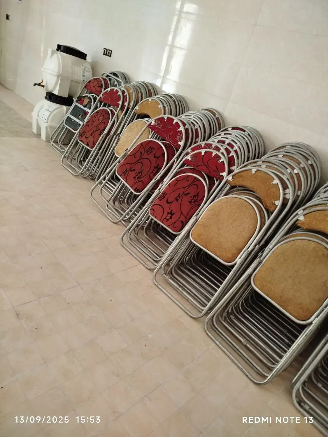 صندلی تاشو وتانکر اب|صندلی و نیمکت|خرم‌آباد, |دیوار