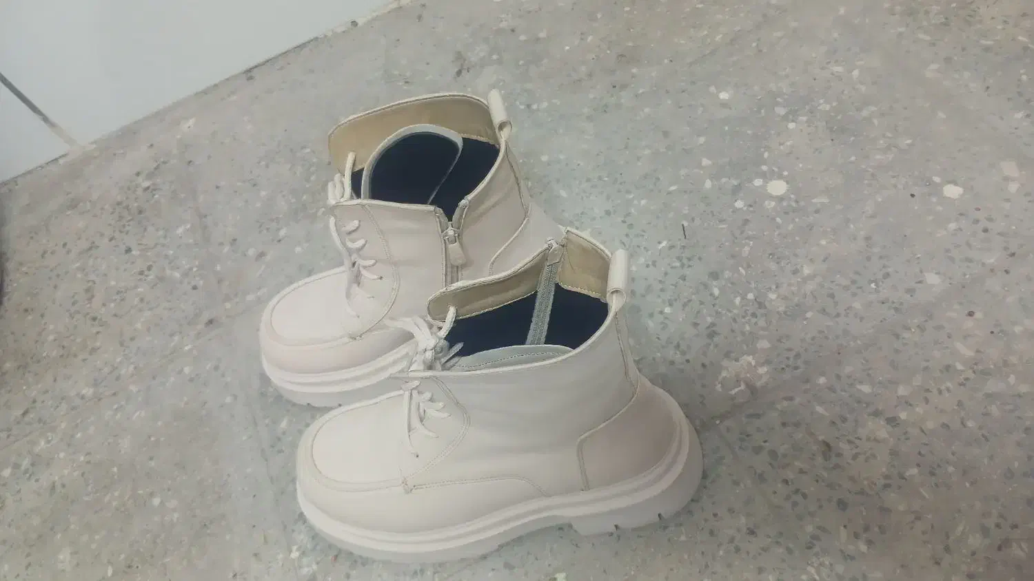 نیم بوت رنگ کرمی|کیف، کفش، کمربند|شهرکرد, |دیوار