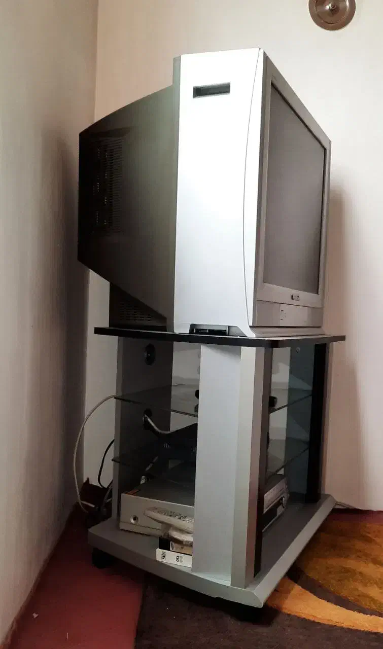 تلویزیون و میز تلویزیون|تلویزیون و پروژکتور|اردبیل, |دیوار