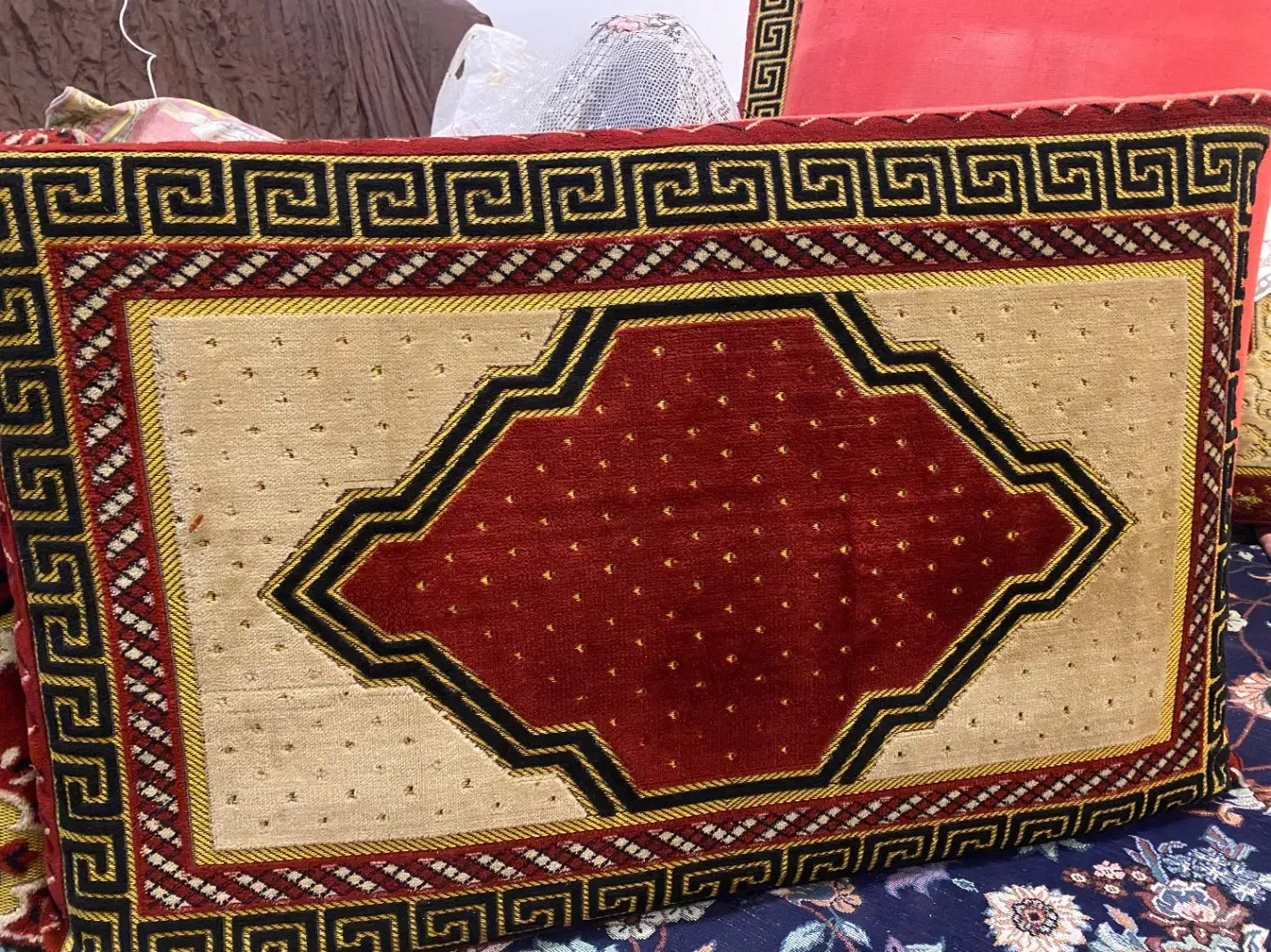 پشتی تمیز|پشتی|لاهیجان, کوی آزادگان|دیوار