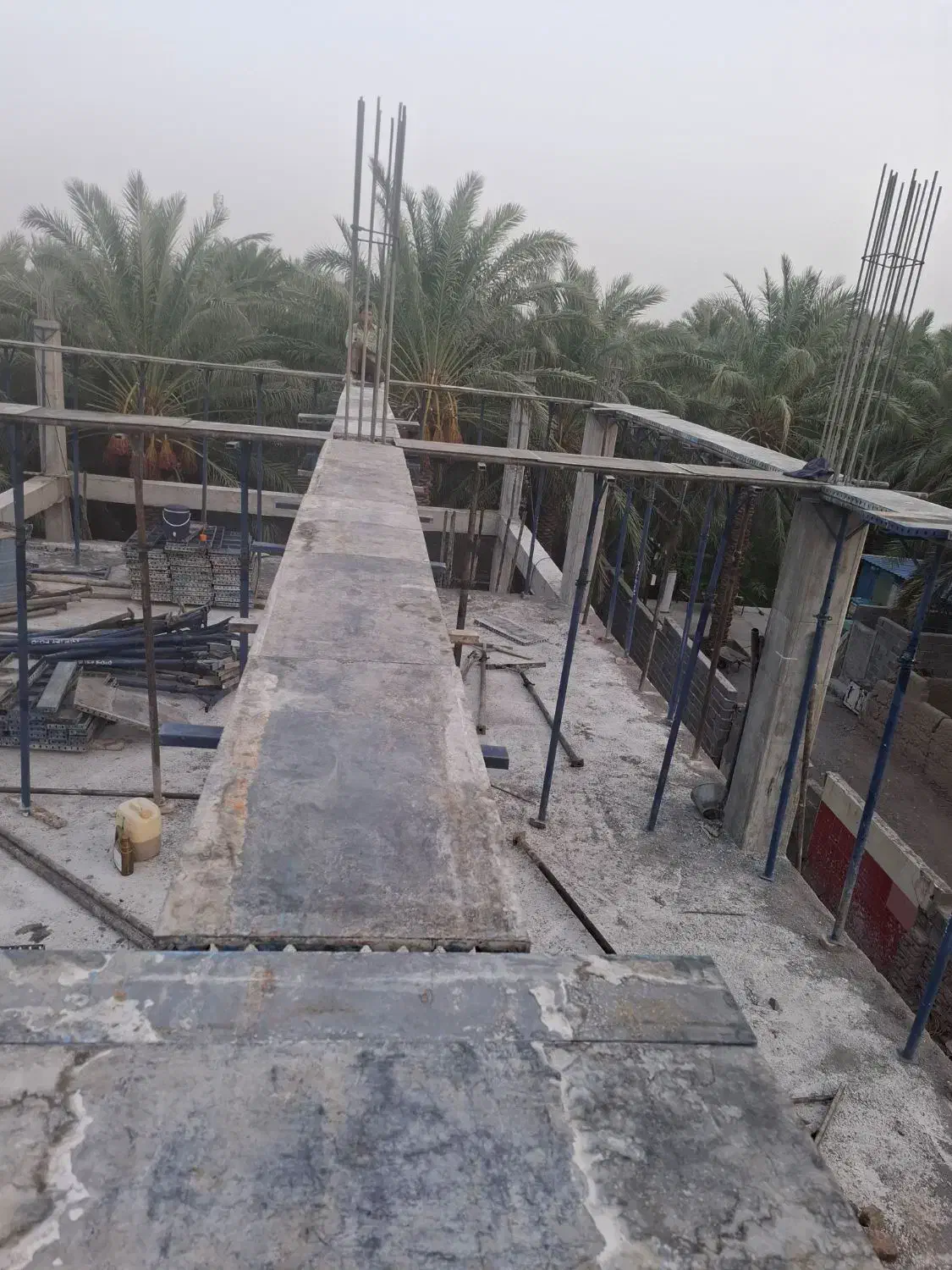 آرماتور بندی و اجرای اسکلت بتن و نیازمند نیرو|خدمات پیشه و مهارت|بم, |دیوار