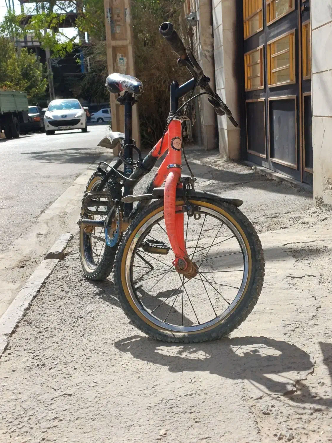 دوچرخه ۱۶|دوچرخه، اسکیت، اسکوتر|رباط‌کریم, رباط‌کریم|دیوار