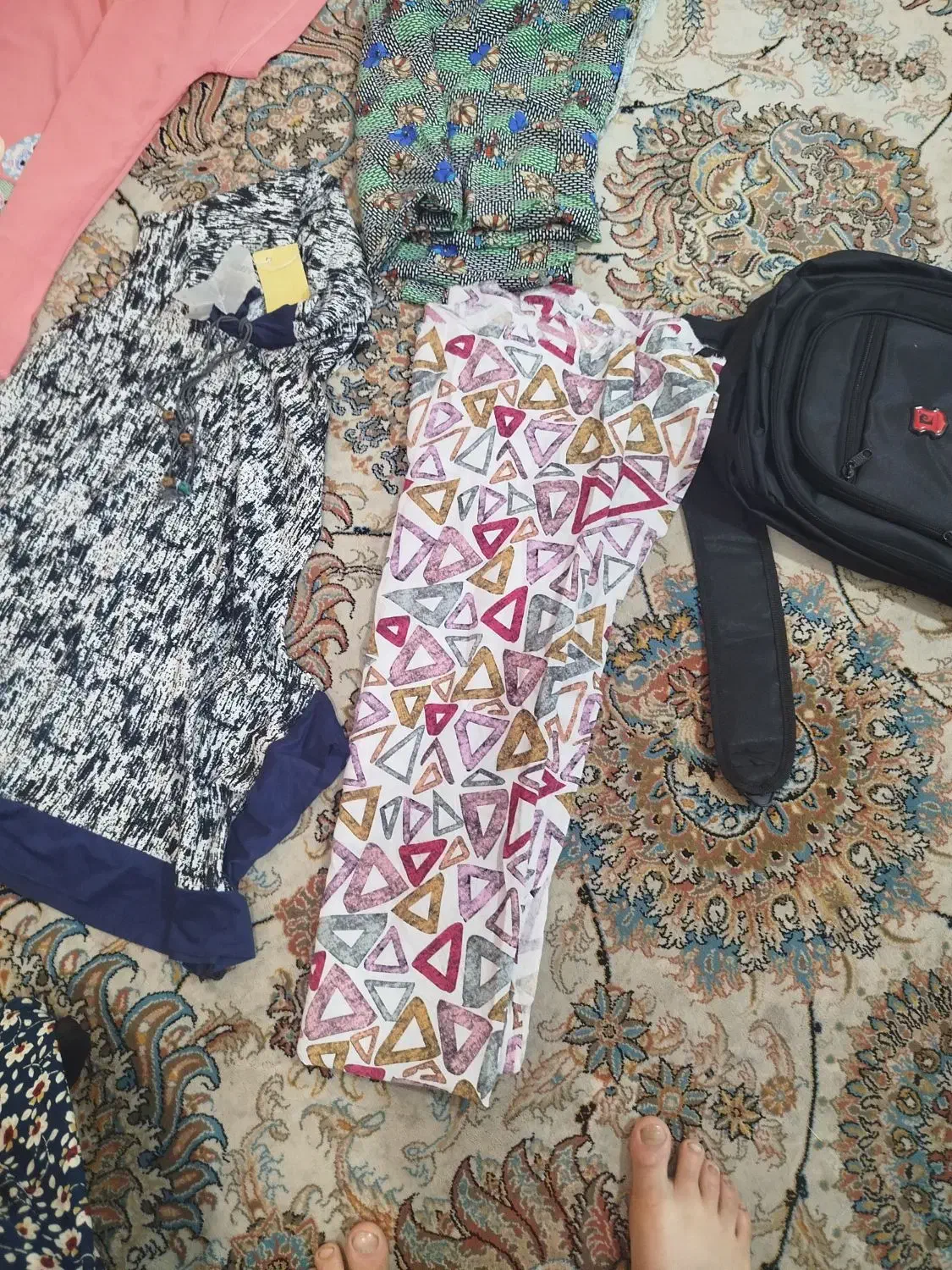 لباس نو نو همه باهم هفتصد تومن|لباس|مسجد سلیمان, |دیوار