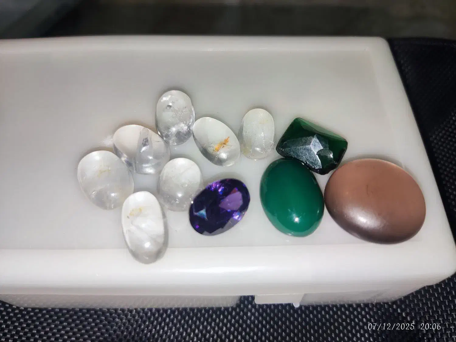 تعدادی نگین انگشتر با تعدادی تسبیح|کلکسیون اشیاء عتیقه|اراک, |دیوار