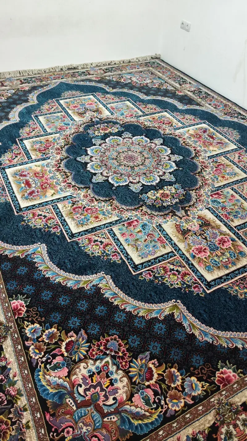 فرش ۷۰۰ شانه ۱۲ متری طرح ناردون|فرش|صدرا-فارس, فاز ۱|دیوار