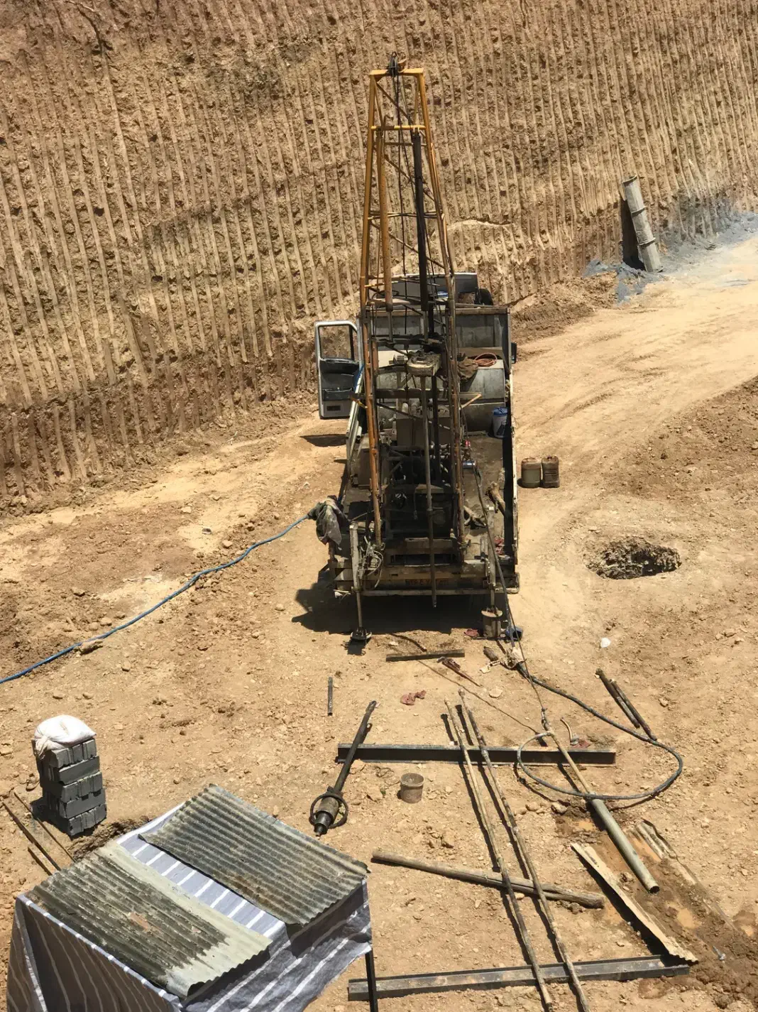 به یک نفر کمک حفار نیازمندیم|استخدام معماری، عمران و ساختمانی|سنندج, |دیوار