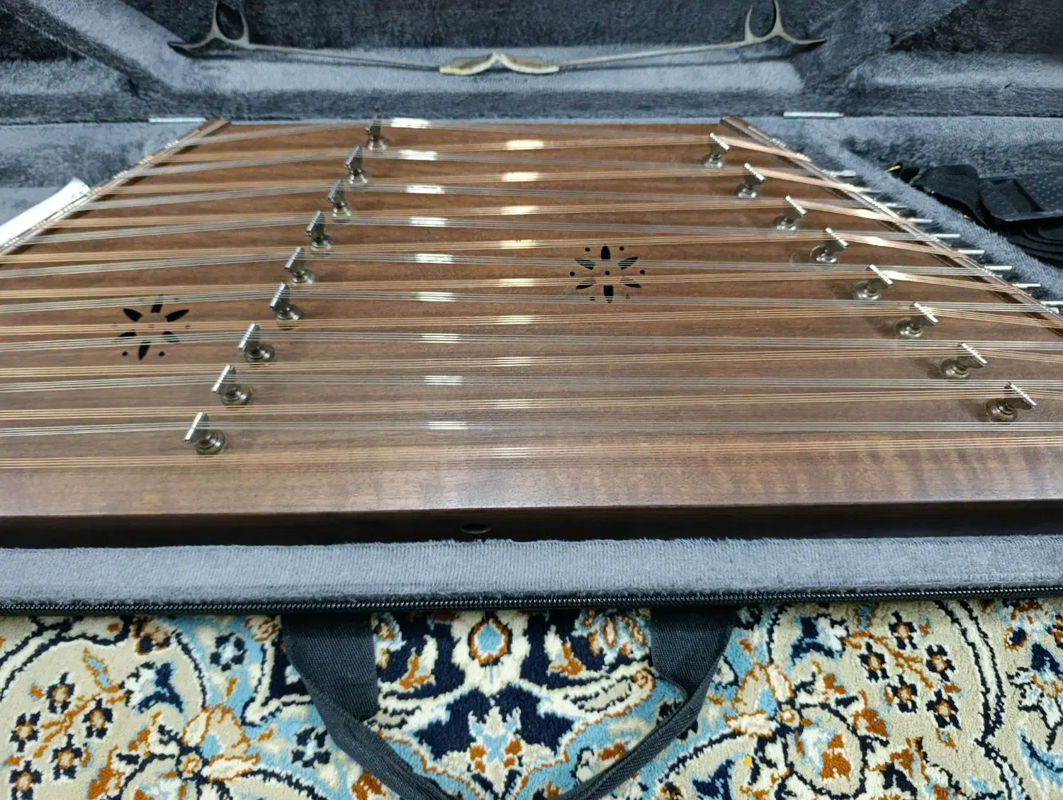 سنتور|سازهای سنتی|گرمسار, |دیوار